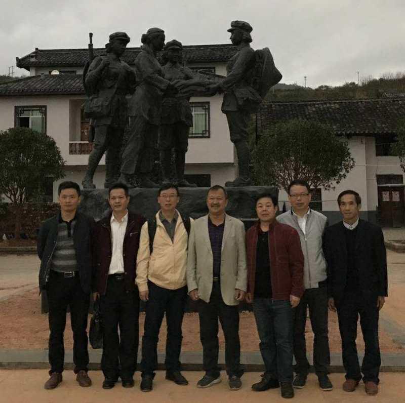 汝城縣一中校領(lǐng)導與專家一行在紅色沙洲景區(qū)合影